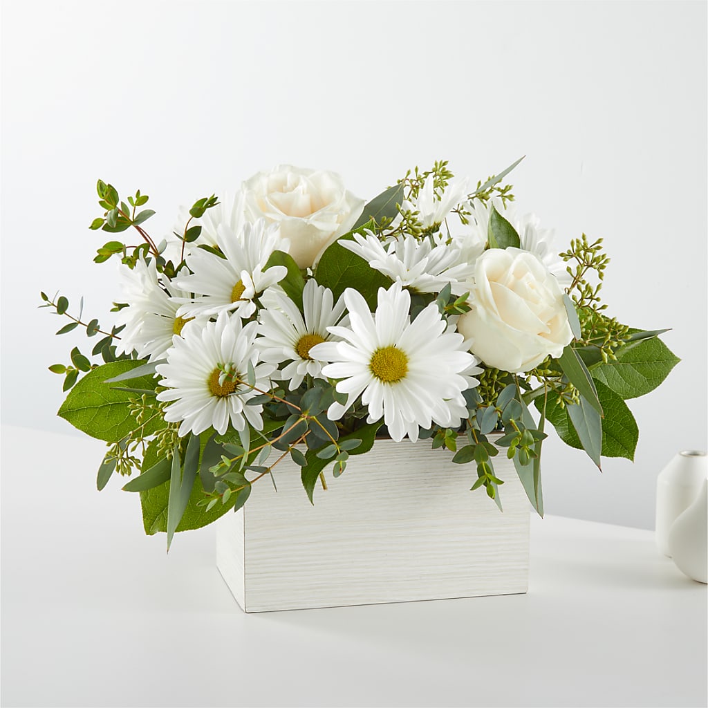 Fresh Linen Box Bouquet – Dutch Floral, Edina MO
