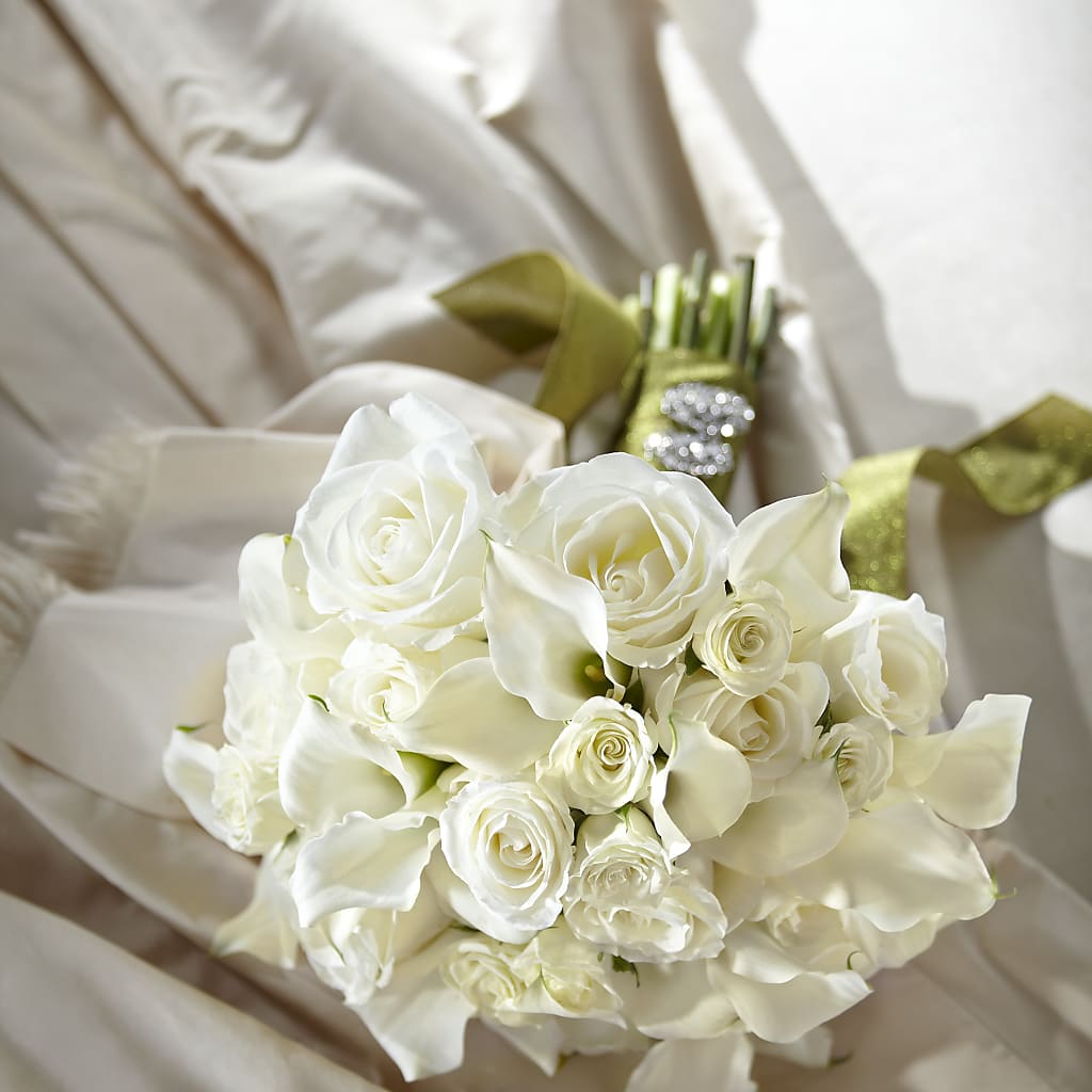 Serene Highness Bouquet – Dutch Floral, Edina MO