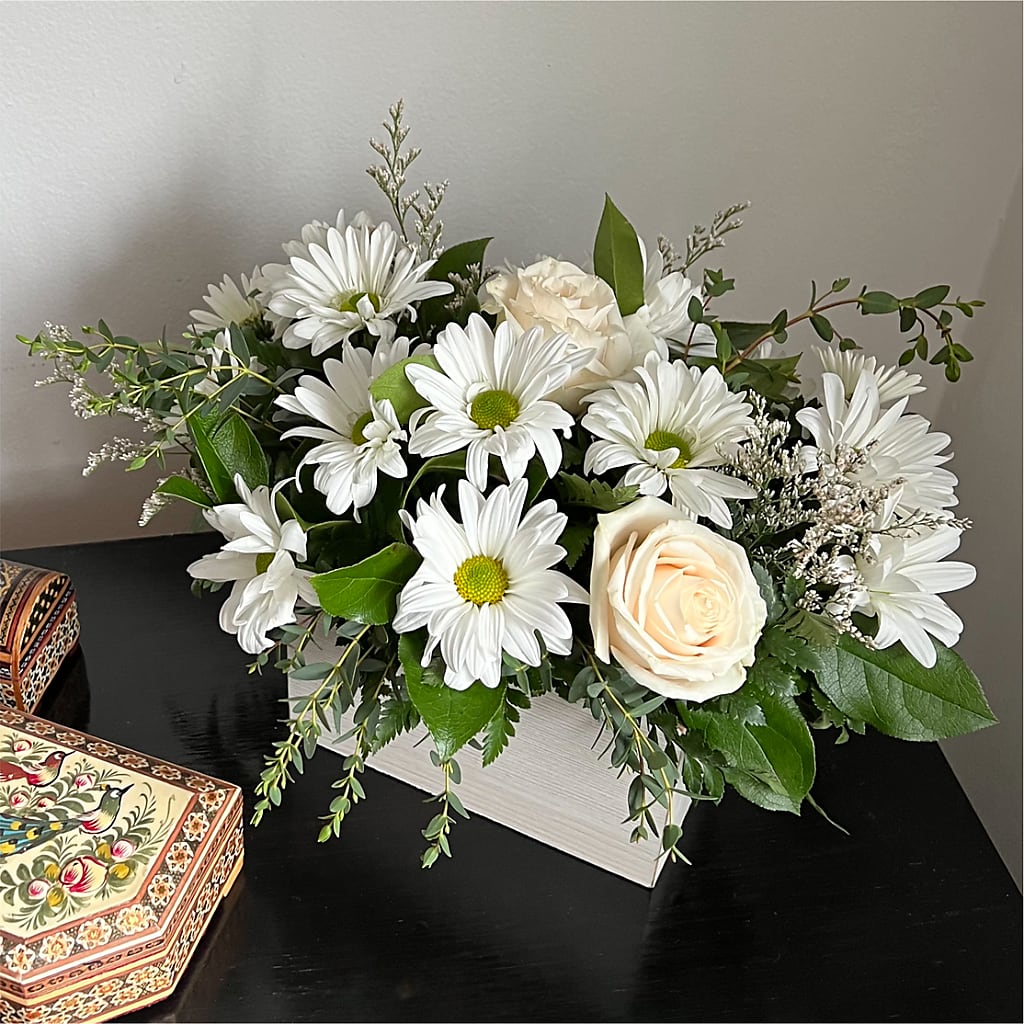 Fresh Linen Box Bouquet –  Dutch Floral, Edina MO