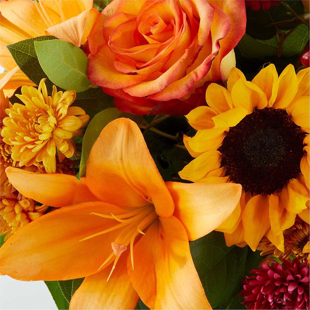Grateful Centerpiece –  Dutch Floral, Edina MO